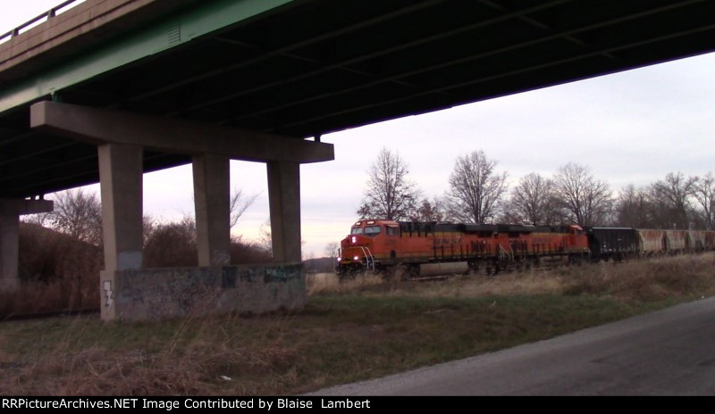 BNSF LCHI6571 passes under the I64 freeway bridge